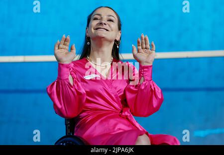 Munich, Allemagne. 16th août 2022. Championnats européens de cyclisme sur piste Munich 2022: Keirin, femmes, finale. Ancienne cycliste Kristina Vogel à la cérémonie de remise des prix. Credit: Jean-Marc Wiesner/dpa/Alay Live News Banque D'Images