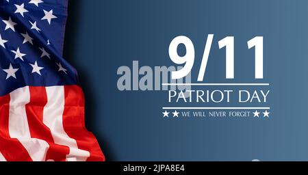 9 11 Etats-Unis n'oubliez jamais 11 septembre 2001. Affiche ou bannière Patriot Day USA. Arrière-plan noir, rouge, bleu Banque D'Images