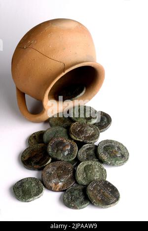 cervelle de pièces romaines isolée sur fond blanc Banque D'Images