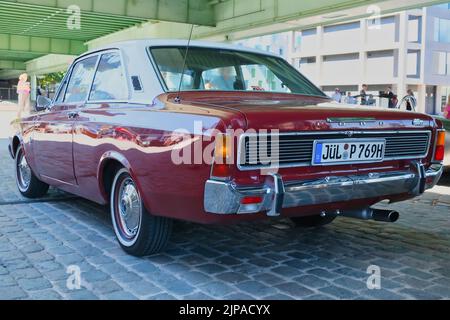 Ford 20m 2000s P7 des années 60 au salon automobile classique de Cologne, Allemagne, vue arrière Banque D'Images