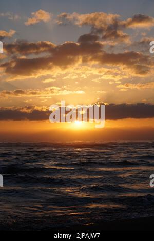 Magnifique coucher de soleil sur la mer Adriatique Banque D'Images