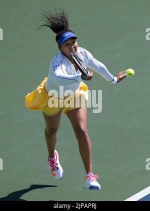 16 août 2022: Naomi Osaka (JPN) perd à Shuai Zhang (CHN), 6-4-7-5 à l'Open de l'Ouest et du Sud étant joué au Lindner Family tennis Centre à Cincinnati, Ohio, {USA} © Leslie Billman/Tennisclix/Cal Sport Media Banque D'Images