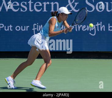 16 août 2022: Shuai Zhang (CHN) a vaincu Naomi Osaka (JPN) 6-4-7-5, à l'Open de l'Ouest et du Sud, au Lindner Family tennis Centre de Cincinnati, Ohio/Etats-Unis © Leslie Billman/Tennisclix/Cal Sport Media Banque D'Images