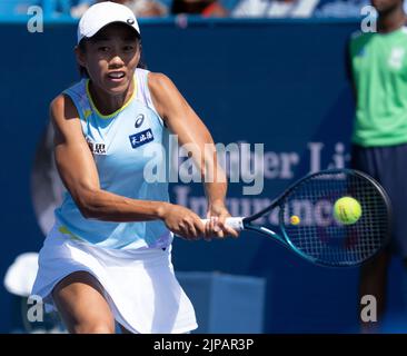 16 août 2022: Shuai Zhang (CHN) a vaincu Naomi Osaka (JPN) 6-4-7-5, à l'Open de l'Ouest et du Sud, au Lindner Family tennis Centre de Cincinnati, Ohio/Etats-Unis © Leslie Billman/Tennisclix/Cal Sport Media Banque D'Images