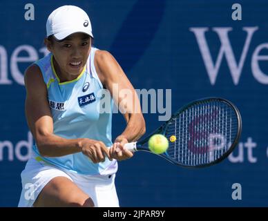 16 août 2022: Shuai Zhang (CHN) a vaincu Naomi Osaka (JPN) 6-4-7-5, à l'Open de l'Ouest et du Sud, au Lindner Family tennis Centre de Cincinnati, Ohio/Etats-Unis © Leslie Billman/Tennisclix/Cal Sport Media Banque D'Images