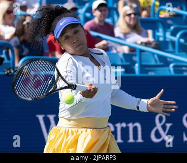 16 août 2022: Naomi Osaka (JPN) perd à Shuai Zhang (CHN), 6-4-7-5 à l'Open de l'Ouest et du Sud étant joué au Lindner Family tennis Centre à Cincinnati, Ohio, {USA} © Leslie Billman/Tennisclix/Cal Sport Media Banque D'Images