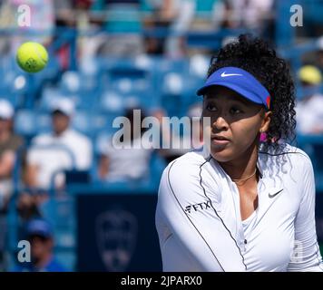 16 août 2022: Naomi Osaka (JPN) perd à Shuai Zhang (CHN), 6-4-7-5 à l'Open de l'Ouest et du Sud étant joué au Lindner Family tennis Centre à Cincinnati, Ohio, {USA} © Leslie Billman/Tennisclix/Cal Sport Media Banque D'Images