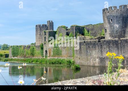 Lac du Sud, Château de Caerphilly, Caerphilly (Caerffili), Comté de Caerphilly Borough, pays de Galles (Cymru), Royaume-Uni Banque D'Images