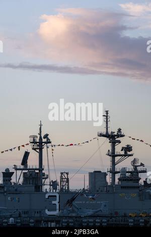 USS Kearsarge dans le port de Stockholm en 2022 pendant l'exercice de l'OTAN à Baltops Banque D'Images