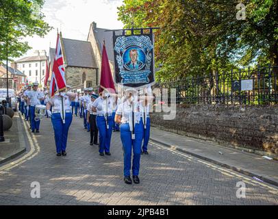 13 août 2022, Londonderry, The East Bank Protestant Boys Flûte Band prenant part au soulagement annuel de la parade de Derry, la plus grande parade d'ordre loyal. Banque D'Images