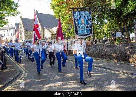 13 août 2022, Londonderry, The East Bank Protestant Boys Flûte Band prenant part au soulagement annuel de la parade de Derry, la plus grande parade d'ordre loyal. Banque D'Images