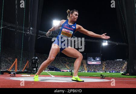 Munich, Allemagne. 17th août 2022. Championnats d'Europe, Championnat d'Europe, Athlétisme, Discus Plaid, femmes, Finale au stade olympique. Sandra Perkovic (Croatie) en action. Perkovic a gagné l'or. Credit: Sven Hoppe/dpa/Alay Live News Banque D'Images