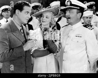 Alan Dinehart, Virginia Bruce, Raymond Walburn (à droite), sur le tournage du film, « Born to Dance », MGM, 1936 Banque D'Images