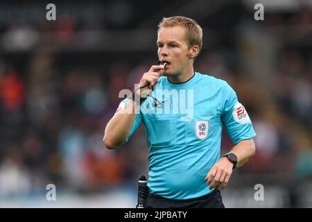 Swansea, Royaume-Uni. 16th août 2022. Arbitre Gavin Ward pendant le match à Swansea, Royaume-Uni le 8/16/2022. (Photo par Mike Jones/News Images/Sipa USA) crédit: SIPA USA/Alay Live News Banque D'Images