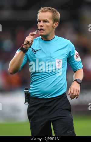 Swansea, Royaume-Uni. 16th août 2022. Arbitre Gavin Ward pendant le match à Swansea, Royaume-Uni le 8/16/2022. (Photo par Mike Jones/News Images/Sipa USA) crédit: SIPA USA/Alay Live News Banque D'Images