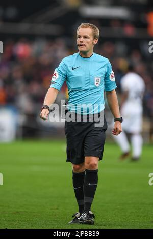 Swansea, Royaume-Uni. 16th août 2022. Arbitre Gavin Ward pendant le match à Swansea, Royaume-Uni le 8/16/2022. (Photo par Mike Jones/News Images/Sipa USA) crédit: SIPA USA/Alay Live News Banque D'Images