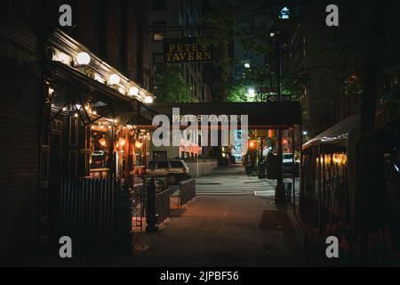 Petes Tavern de nuit, Manhattan, New York Banque D'Images