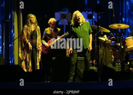 16 août 2022, San Diego, CA, États-Unis d'Amérique : Alison Krauss, Viktor Krauss et Robert Plant collaborent pour réaliser un mélange inspirant et idiosyncratique de rock, folk, blues, bluegrass, country, Et le métal devant des milliers de fans à Rady Shell le lundi 15 août, à San Diego, Calif (Credit image: © Rishi Deka/ZUMA Press Wire) Banque D'Images