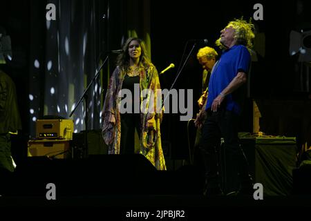 16 août 2022, San Diego, CA, États-Unis d'Amérique : Alison Krauss, Viktor Krauss et Robert Plant collaborent pour réaliser un mélange inspirant et idiosyncratique de rock, folk, blues, bluegrass, country, Et le métal devant des milliers de fans à Rady Shell le lundi 15 août, à San Diego, Calif (Credit image: © Rishi Deka/ZUMA Press Wire) Banque D'Images