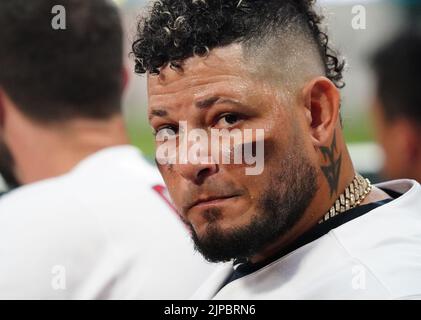 St. Louis, États-Unis. 17th août 2022. Le récupérateur de Cardinals de St. Louis Yadier Molina regarde les stands pendant les Rocheuses du Colorado-St. Match de baseball des Cardinals Louis au stade Busch de Saint Louis, mardi, 16 août 2022. Photo par Bill Greenblatt/UPI crédit: UPI/Alay Live News Banque D'Images