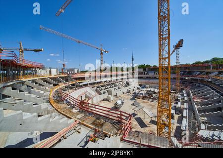 Munich, Allemagne, 16 août 2022, événement de presse sur le site de construction de SAP Garden, le nouveau complexe sportif multifonctionnel à Olympia Park Munich le 16 août 2022 à Munich, Allemagne. Le jardin SAP sera la nouvelle maison des spectacles carte rouge au club de hockey sur glace de Bull Munich et au Bayern Munich Basketball prévu en juin 2024. © Peter Schatz / Alamy Live News Banque D'Images