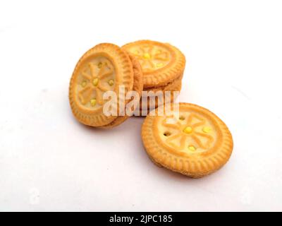 biscuits croustillants frais isolés sur fond blanc Banque D'Images