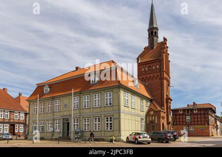 Domtiz, Allemagne - 2 août 2022: Paysage urbain Domitz dans Mecklembourg-Poméranie-Occidentale Allemagne bien connu pour le pont d'Elbe détruit pour préfèrner les Russes de passer le fleuve d'Elbe pendant le WOOII Banque D'Images