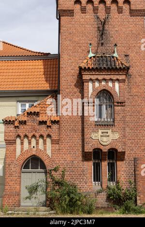 Domtiz, Allemagne - 2 août 2022: Paysage urbain Domitz dans Mecklembourg-Poméranie-Occidentale Allemagne bien connu pour le pont d'Elbe détruit pour préfèrner les Russes de passer le fleuve d'Elbe pendant le WOOII Banque D'Images