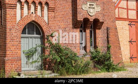 Domtiz, Allemagne - 2 août 2022: Paysage urbain Domitz dans Mecklembourg-Poméranie-Occidentale Allemagne bien connu pour le pont d'Elbe détruit pour préfèrner les Russes de passer le fleuve d'Elbe pendant le WOOII Banque D'Images