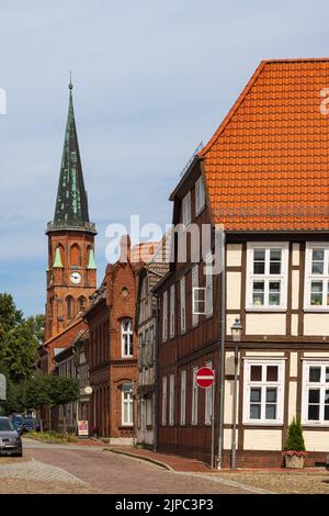 Domtiz, Allemagne - 2 août 2022: Paysage urbain Domitz dans Mecklembourg-Poméranie-Occidentale Allemagne bien connu pour le pont d'Elbe détruit pour préfèrner les Russes de passer le fleuve d'Elbe pendant le WOOII Banque D'Images