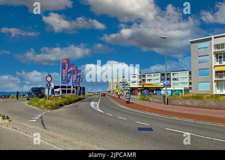 Zandvoort, pays-Bas - 12 août. 2022: Mer du Nord des pays-Bas, bord de mer, route de transit côtière de la ville N200 à Bloemendaal Banque D'Images