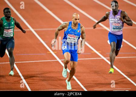 MUNCHEN, ALLEMAGNE - AOÛT 16 : Lamont Marcell Jacobs, d'Italie, franchit la ligne d'arrivée en première place lors de la finale hommes 100m lors des championnats d'Europe Munich 2022 à l'Olympiastadion sur 16 août 2022 à Munchen, Allemagne (photo d'Andy Astfalck/BSR Agency) Banque D'Images