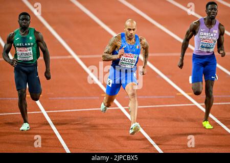MUNCHEN, ALLEMAGNE - AOÛT 16 : Lamont Marcell Jacobs, d'Italie, franchit la ligne d'arrivée en première place lors de la finale hommes 100m lors des championnats d'Europe Munich 2022 à l'Olympiastadion sur 16 août 2022 à Munchen, Allemagne (photo d'Andy Astfalck/BSR Agency) Banque D'Images