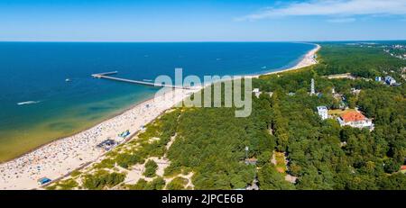 Vue aérienne de la plage et de la mer à Palanga, Lituanie. Banque D'Images