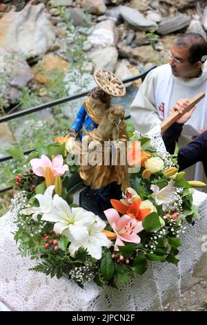 Vierge à l'enfant. Statue. Procession. Assomption. Eglise notre-Dame de la gorge. Les Contamines-Montajoie. Haute-Savoie. Auvergne-Rhône-Alpes. France Banque D'Images