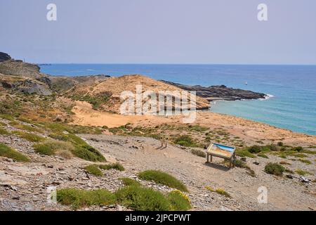 Parc naturel de Calblanque, en arrière-plan le cabo de palos. À Murcie, Espagne Banque D'Images