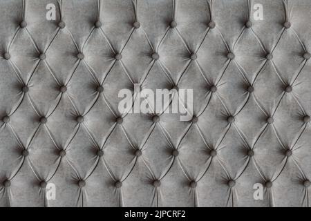 Tissu doux à carreaux gris capitone, fond décoratif en tissu avec boutons. Décoration classique et rétro, style Chesterfield, luxueux tissus d'ameublement à texture boutonnée Banque D'Images
