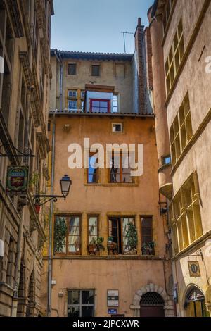 Lyon, traboules, métro, mauve, funéraire, confluence Banque D'Images