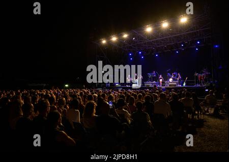 16 août 2022, forte dei Marmi, Lucca, Italie: Andrea Pucci joue avec son spectacle à la Villa Bertelli à forte dei Marmi avec un complet. (Credit image: © Stefano Dalle Luche/Pacific Press via ZUMA Press Wire) Banque D'Images