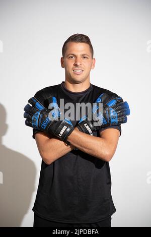 Lier, Belgique, 17 août 2022, le gardien de but de l'Union Anthony Moris pose pour le photographe au photoshoot 2022-2023 du club belge Jupiler Pro League Royale Union Saint-Gilloise RUSG, à Lier, le mercredi 17 août 2022. BELGA PHOTO NICOLAS MATERLINCK Banque D'Images