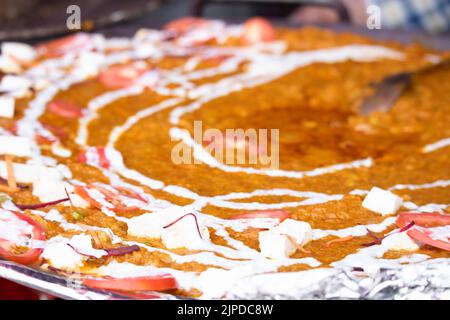 Mumbai Street Food, le chaat de Bhaji Masala est la sauce épaisse de Veg faite d'oignons enfin hachés, Alu, purée de pommes de terre hachées, Panir, Sabzi, Bhaaji, Haldi T. Banque D'Images