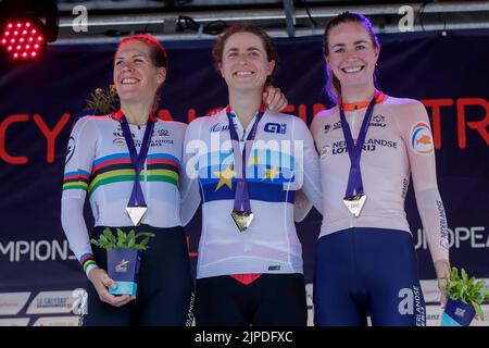 Furstfeldenbruck, Allemagne. 17th août 2022. FURSTFELDENBRUCK, ALLEMAGNE - AOÛT 17 : Ellen van Dijk des pays-Bas, Marlen Reusser de Suisse, Riejanne Markus des pays-Bas lors des championnats européens Munich 2022 Beach Volleyball à On 17 août 2022 à Furstfeldenbruck, Allemagne (photo de PIM Waslander/Orange Pictures) NOCNSF crédit: Orange pics/Alay BV Live News Banque D'Images