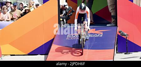 MUNCHEN - Riejanne Markus en action pendant le procès de temps de cyclisme (femmes) le septième jour du Championnat Multi-européen. La ville allemande de Munich accueillera en 2022 un championnat européen combiné de divers sports. ANP IRIS VAN DEN BROEK Banque D'Images