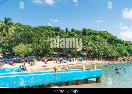Aguadilla, Porto Rico - 26 août 2021: Mot célèbre Crash Boat Beach situé à Porto Rico. Banque D'Images