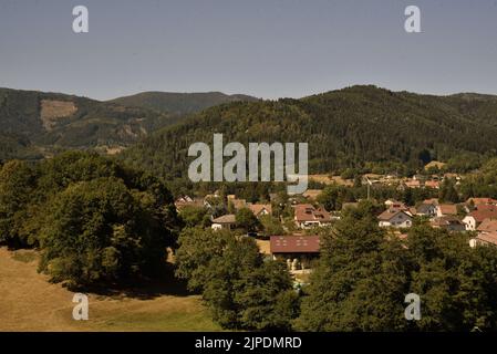 Vue générale sur le village de Kirchberg 'au pied du ballon Alsace', dans le département du Haut-Rhin au Grand est, dans le nord-est de la France, sur 17 août 2022. Photo de Patrice Pierrot/ABACAPRESS.COM Banque D'Images