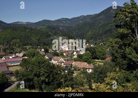 Vue générale sur le village de Kirchberg 'au pied du ballon Alsace', dans le département du Haut-Rhin au Grand est, dans le nord-est de la France, sur 17 août 2022. Photo de Patrice Pierrot/ABACAPRESS.COM Banque D'Images