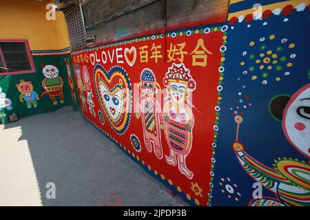 Taichungs Rainbow Village, a été accusé de défacer les attractions célèbres peintures murales sur 30 juillet 2022 dans un A. Banque D'Images