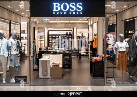 Hong Kong, Chine. 17th août 2022. La marque de vêtements allemande Hugo Boss magasin à Hong Kong. Crédit : SOPA Images Limited/Alamy Live News Banque D'Images