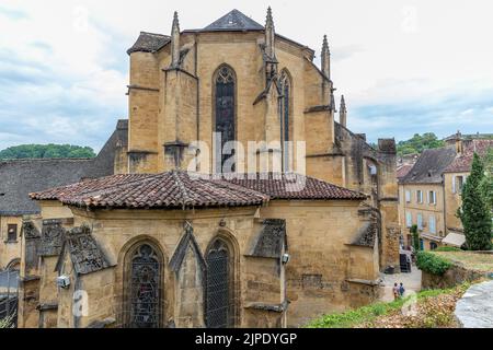 (C) Denis TRASFI / MAXPPP - à Sarlat-la-Canéda le 16-08-2022 - Cathédrale Saint-Sacerdos Banque D'Images