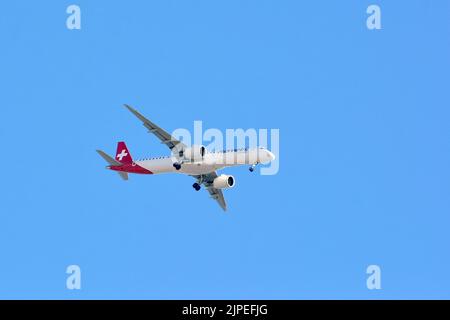 Helvetic Airways (est une compagnie aérienne régionale suisse), Embraer E195-E2 Airplane, Budapest, Hongrie, Magyarország, Europe Banque D'Images